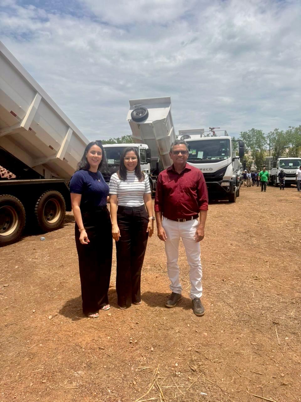 Nova Monte Verde é contemplada com dois caminhões basculantes do Programa Promaq